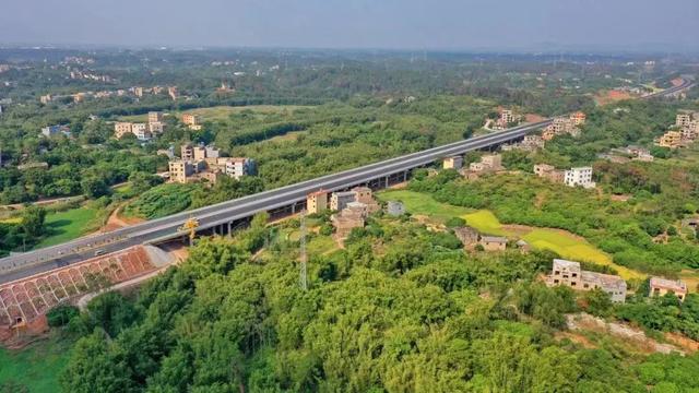 广西荔玉高速通车，这座世界最大跨径的拱桥横空出世！